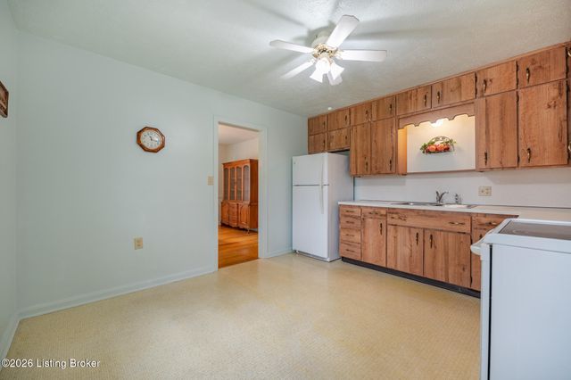 8609 Perry Rd, Louisville, KY 40222