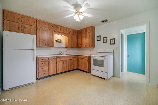 8609 Perry Rd, Louisville, KY 40222