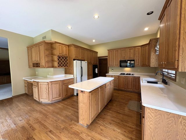 56411 Dickens Drive, Shelby Twp, MI 48316