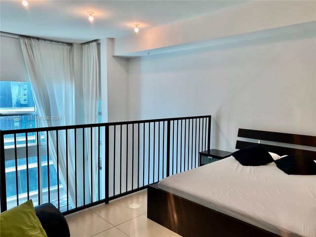 300 S Biscayne Blvd Loft 604, Miami, FL 33131
