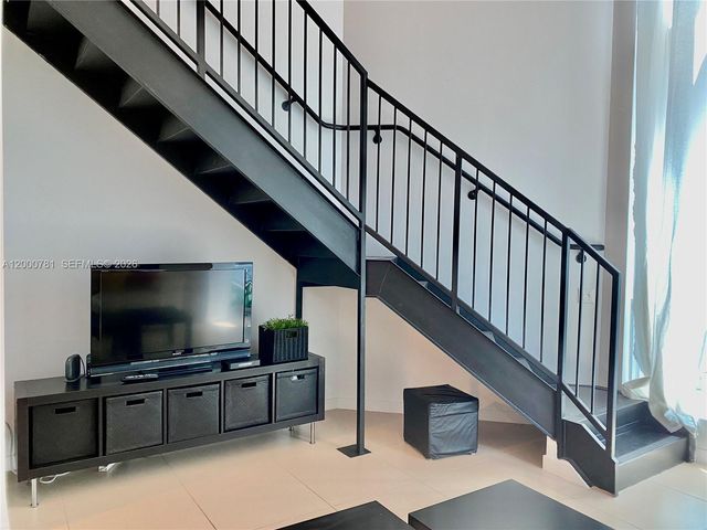 300 S Biscayne Blvd Loft 604, Miami, FL 33131