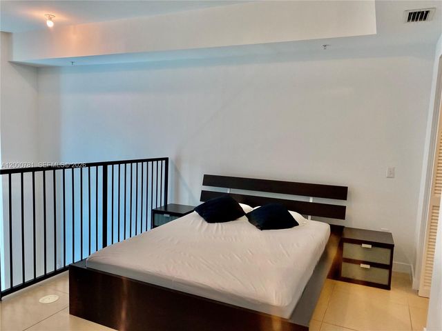 300 S Biscayne Blvd Loft 604, Miami, FL 33131