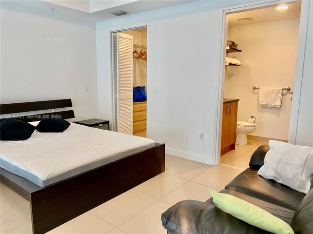 300 S Biscayne Blvd Loft 604, Miami, FL 33131