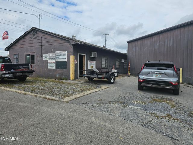 808 North Lynn Avenue, Elizabethton, TN 37643