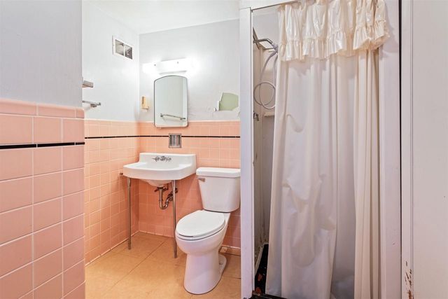 3000 SHORE DRIVE, Marinette, WI 54143