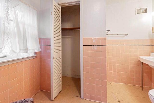 3000 SHORE DRIVE, Marinette, WI 54143