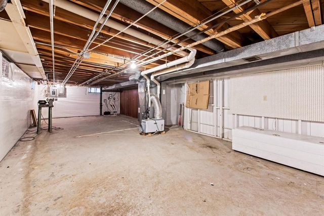 3000 SHORE DRIVE, Marinette, WI 54143