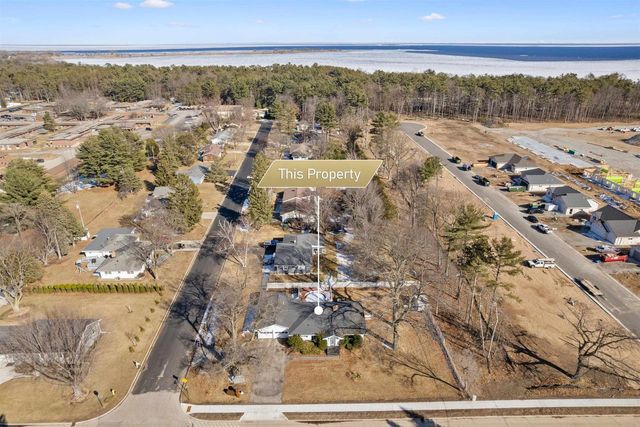 3000 SHORE DRIVE, Marinette, WI 54143