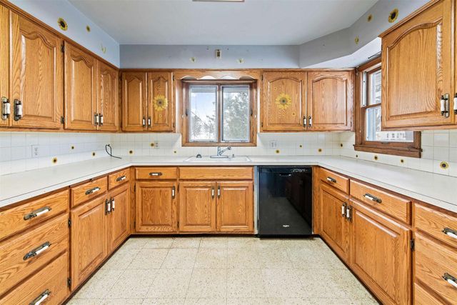 3000 SHORE DRIVE, Marinette, WI 54143