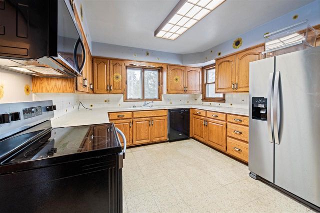 3000 SHORE DRIVE, Marinette, WI 54143