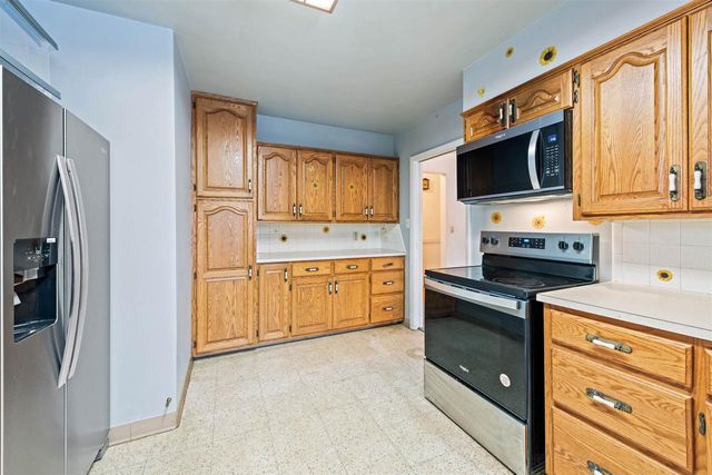 3000 SHORE DRIVE, Marinette, WI 54143