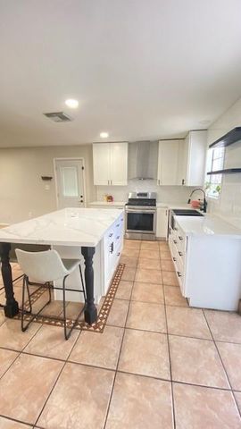 1022 Akron Street, Houston, TX 77029