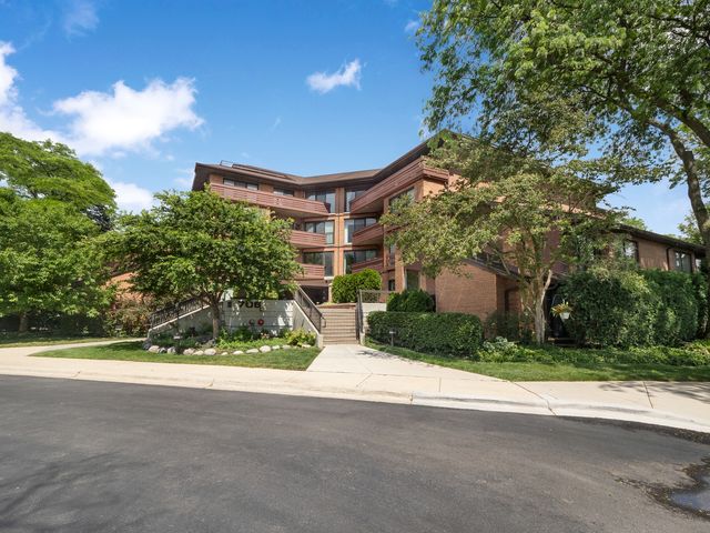 706 Waukegan Road C-203, Glenview, IL 60025