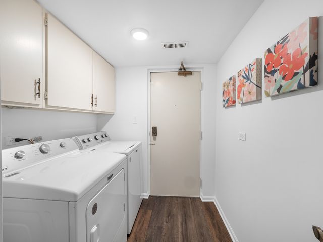 706 Waukegan Road C-203, Glenview, IL 60025