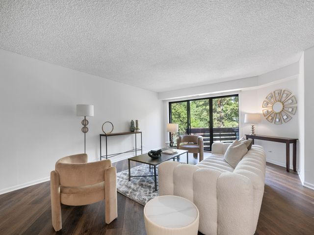 706 Waukegan Road C-203, Glenview, IL 60025