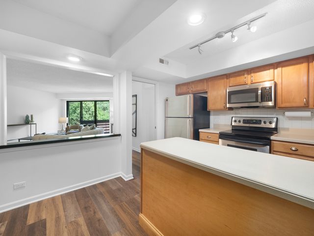 706 Waukegan Road C-203, Glenview, IL 60025