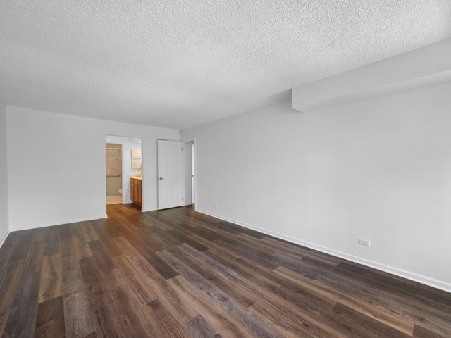 706 Waukegan Road C-203, Glenview, IL 60025