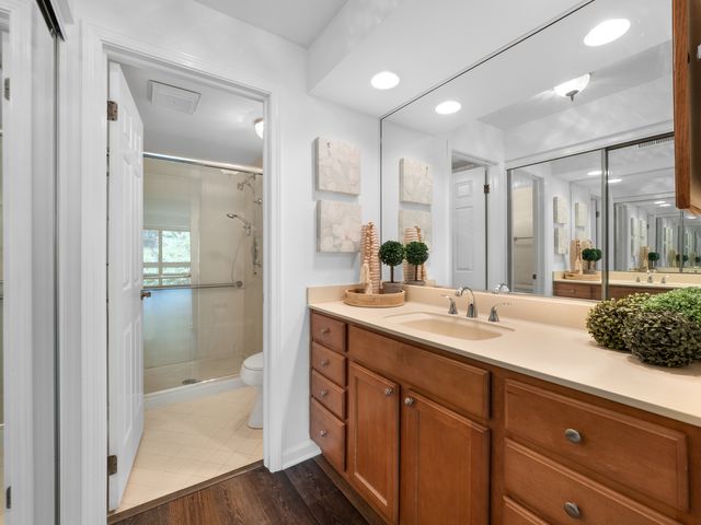 706 Waukegan Road C-203, Glenview, IL 60025