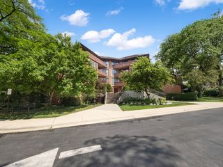 706 Waukegan Road C-203, Glenview, IL 60025