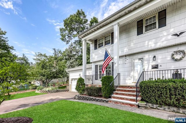 65 Forsythia Lane, Paramus, NJ 07652
