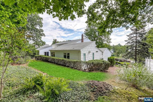 65 Forsythia Lane, Paramus, NJ 07652
