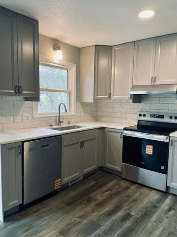 2115 E River Road NE, Rochester, MN 55906