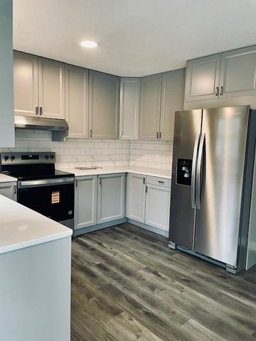 2115 E River Road NE, Rochester, MN 55906