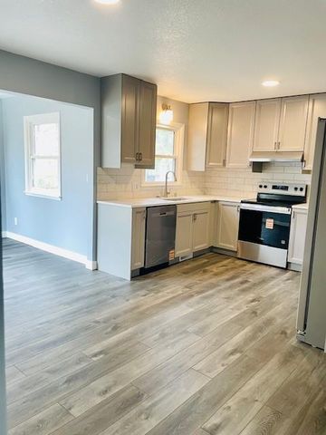 2115 E River Road NE, Rochester, MN 55906