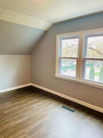 2115 E River Road NE, Rochester, MN 55906