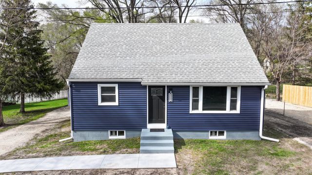 2115 E River Road NE, Rochester, MN 55906