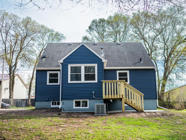 2115 E River Road NE, Rochester, MN 55906