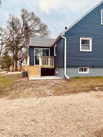 2115 E River Road NE, Rochester, MN 55906