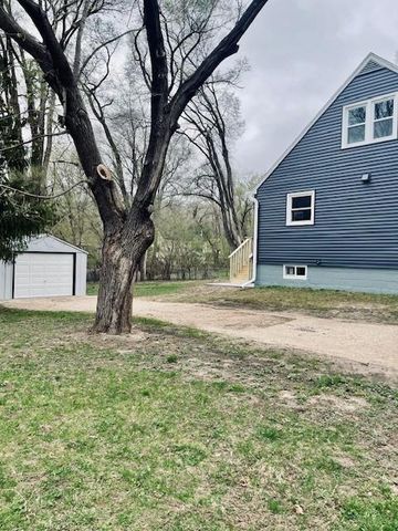 2115 E River Road NE, Rochester, MN 55906