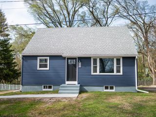 2115 E River Road NE, Rochester, MN 55906