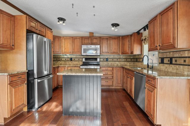 11503 W Tecumseh Bend Road, Brookston, IN 47923