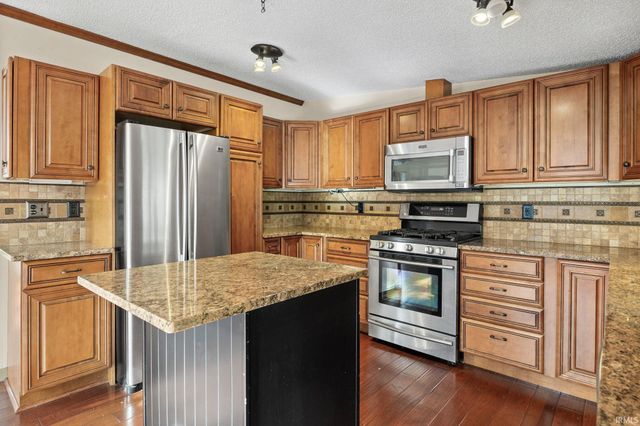 11503 W Tecumseh Bend Road, Brookston, IN 47923