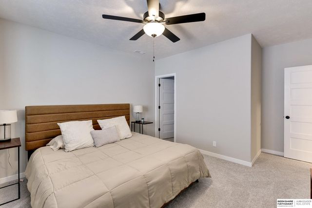 20709 Woodridge Drive, Gretna, NE 68028