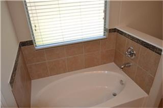 28622 Lockeridge Farms Drive, Spring, TX 77386