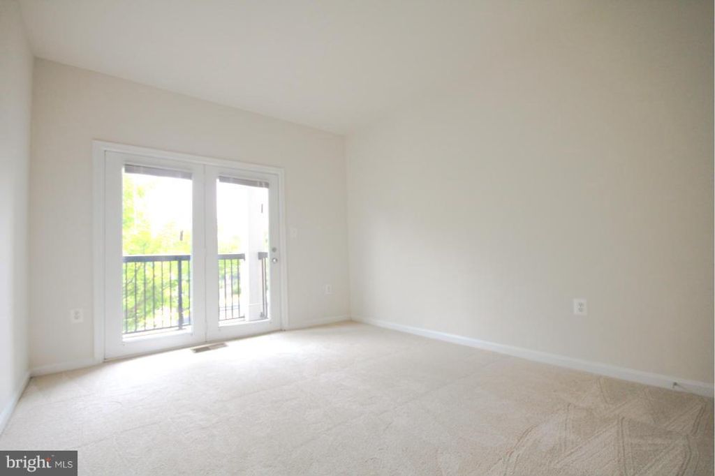 5107 TRAVIS EDWARD WAY #B, Centreville, VA 20120