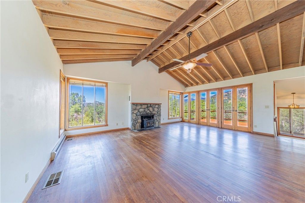 Image 4 of property listing at 32774 Road 400, Coarsegold, CA 93614