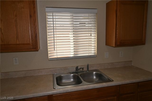 320 North 16th Street 1, Las Vegas, NV 89101