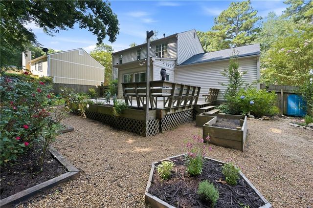 1816 Crescent Hill Drive NW, Acworth, GA 30102