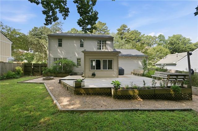 1816 Crescent Hill Drive NW, Acworth, GA 30102