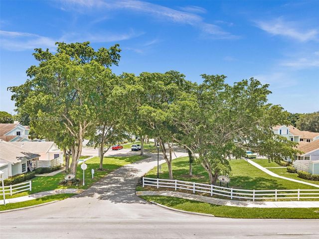 15045 SW 138th Pl, Miami, FL 33186