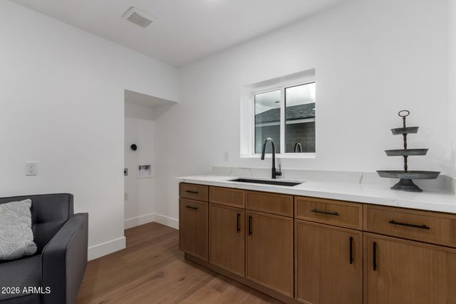 8401 E SAN MIGUEL Avenue, Scottsdale, AZ 85250