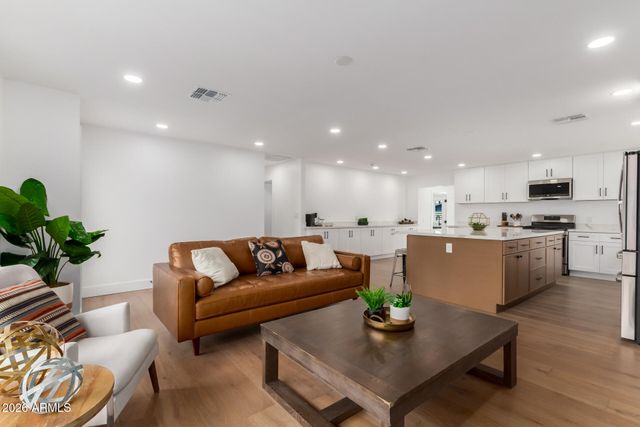 8401 E SAN MIGUEL Avenue, Scottsdale, AZ 85250