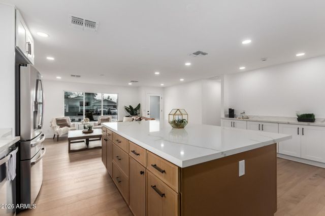 8401 E SAN MIGUEL Avenue, Scottsdale, AZ 85250