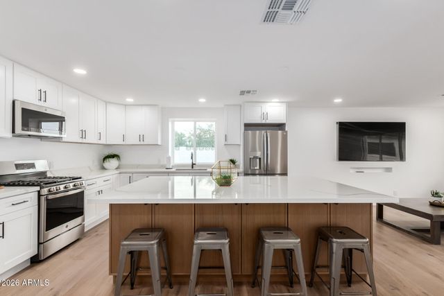 8401 E SAN MIGUEL Avenue, Scottsdale, AZ 85250