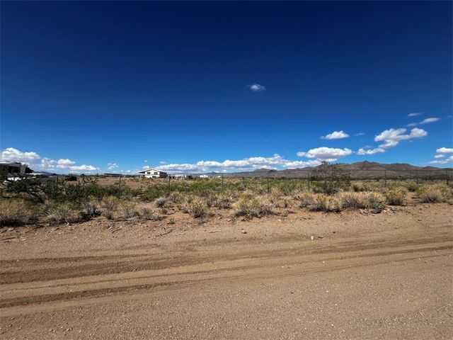 3868 W W Abrigo DR Drive, Golden Valley, AZ 86413