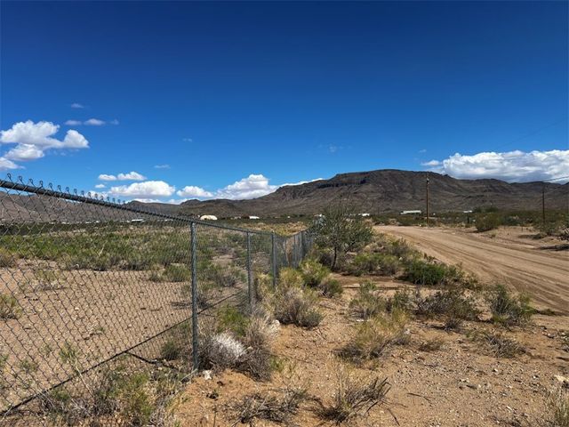 3868 W W Abrigo DR Drive, Golden Valley, AZ 86413